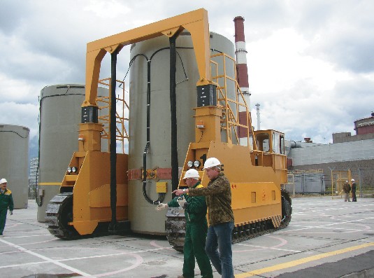 Встановлення контейнерів з ВЯП на майданчику ССВЯП Запорізької АЕС