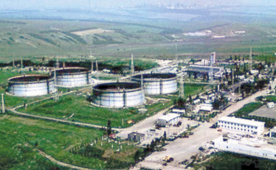 Рис. 8.13. Резервуарный парк для хранения нефтепродуктов
