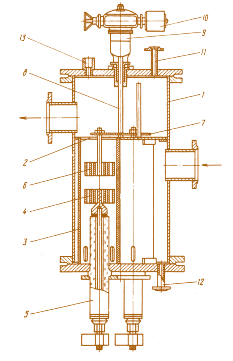 Рис. 2.30. Устройство электродных водогрейных котлов на напряжение 6–10 кВ с кольцевыми электродами: 1 – корпус; 2 – диафрагма;  3 – фторопластовая камера; 4 – фазный электрод; 5 –проходной изолятор;  6 – нулевой электрод; 7 – подвеска;  8 – ходовой винт; 9 – кулачковая муфта; 10 – электропривод; 11– воздушник;  12 – дренажный патрубок; 13 – штуцер для датчика температуры