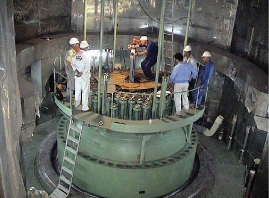 Загрузка ядерного топлива в реактор Бушерской АЭС, Иран
