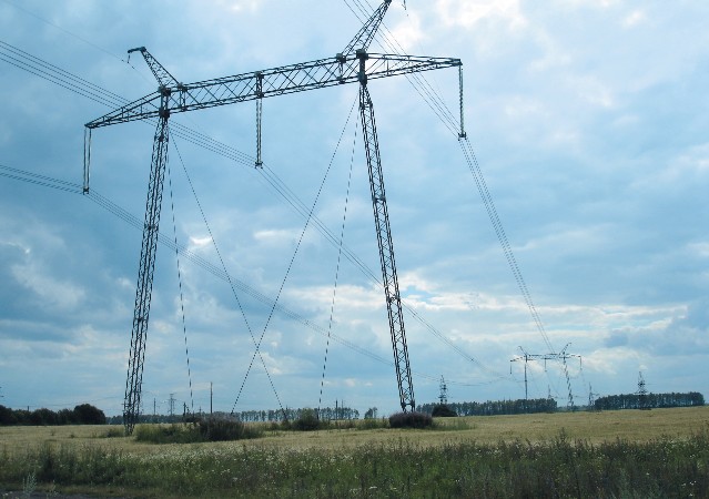 Высоковольтные линии электропередач 750 кВ